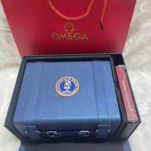 جعبه اورجینال امگا اسنوپی اسپیدمستر OMEGA Speedmaster Snoopy Box1